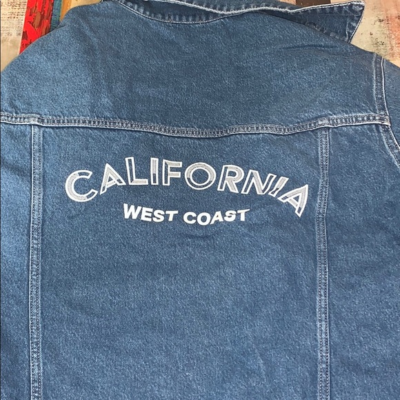 Oversized denim jacket in a medium blue - Picture 4 of 4